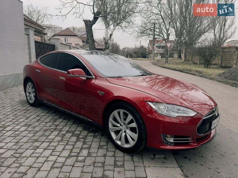 Ліфтбек Tesla Model S 2015 в Одесі
