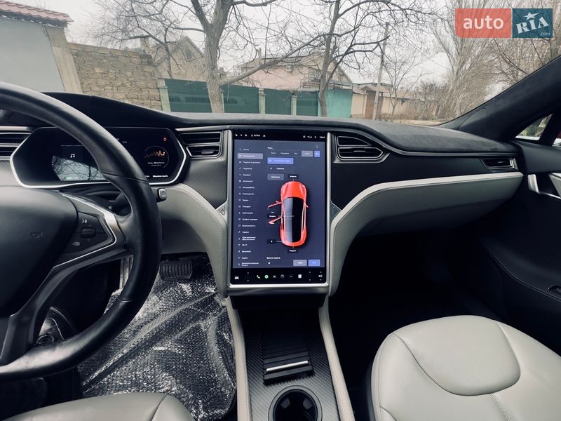 Ліфтбек Tesla Model S 2015 в Одесі