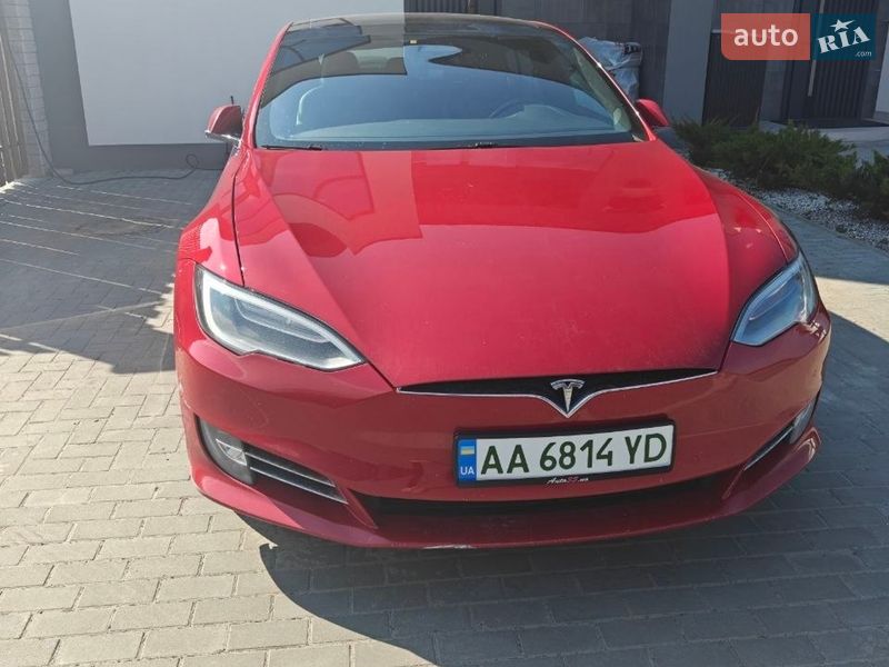 Ліфтбек Tesla Model S 2017 в Києві