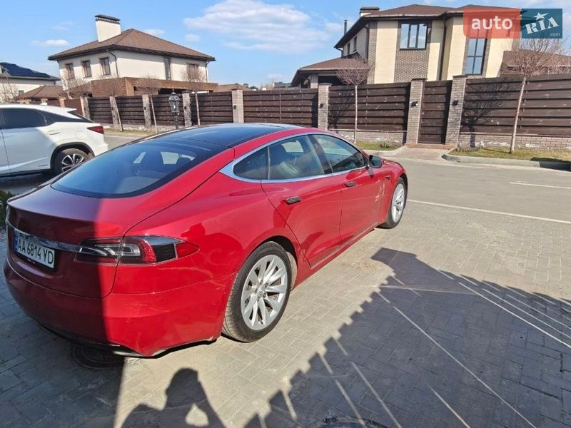 Ліфтбек Tesla Model S 2017 в Києві