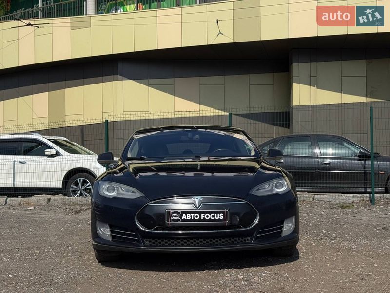 Лифтбек Tesla Model S 2014 в Киеве