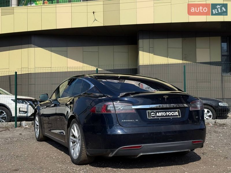 Лифтбек Tesla Model S 2014 в Киеве