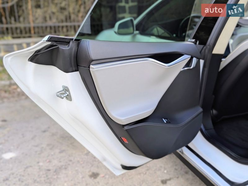 Лифтбек Tesla Model S 2014 в Луцке фото 29 Лифтбек Tesla Model S 2014 в Луцке