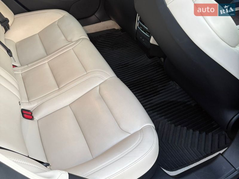 Лифтбек Tesla Model S 2018 в Ровно