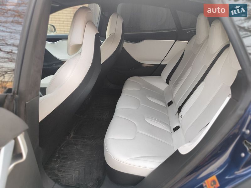 Ліфтбек Tesla Model S 2017 в Києві