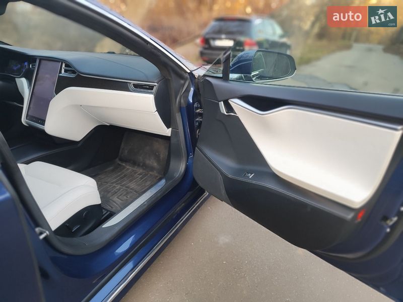 Ліфтбек Tesla Model S 2017 в Києві