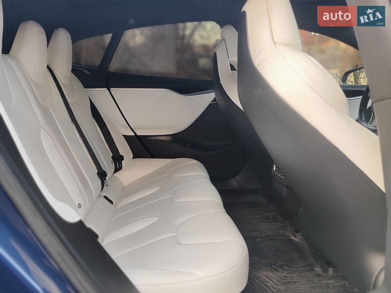 Ліфтбек Tesla Model S 2017 в Києві