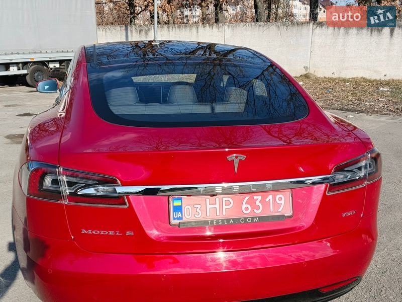 Лифтбек Tesla Model S 2017 в Киеве