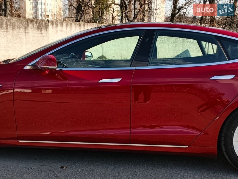 Лифтбек Tesla Model S 2017 в Киеве
