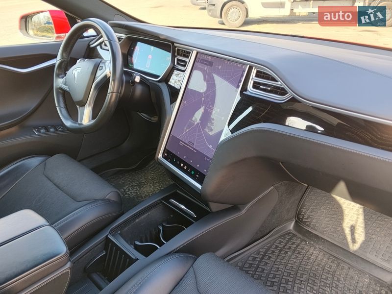 Лифтбек Tesla Model S 2017 в Киеве