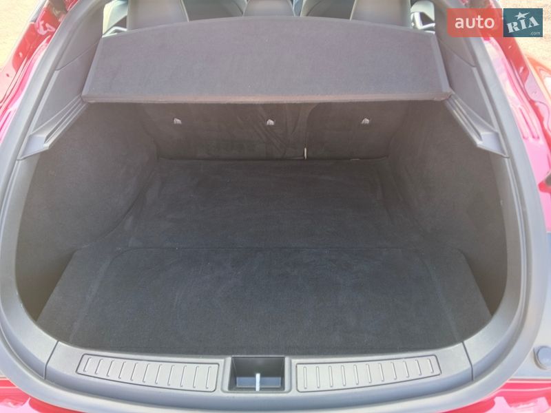 Лифтбек Tesla Model S 2017 в Киеве