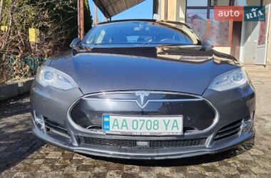 Лифтбек Tesla Model S 2016 в Киеве