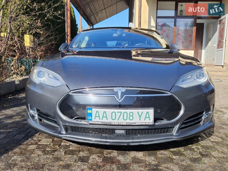 Лифтбек Tesla Model S 2016 в Киеве фото 5 Лифтбек Tesla Model S 2016 в Киеве