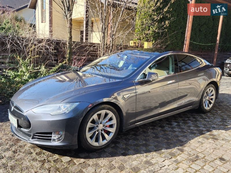 Лифтбек Tesla Model S 2016 в Киеве фото 7 Лифтбек Tesla Model S 2016 в Киеве