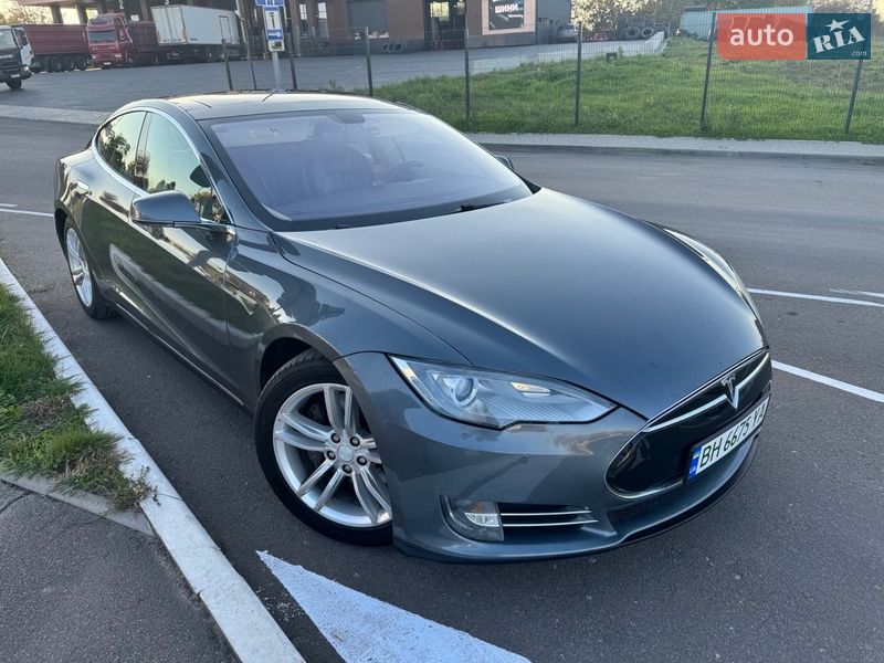 Tesla Model S 2013