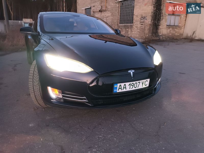 Ліфтбек Tesla Model S 2013 в Києві