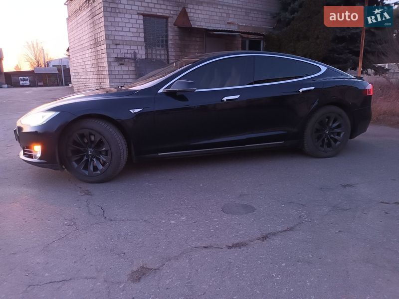 Ліфтбек Tesla Model S 2013 в Києві