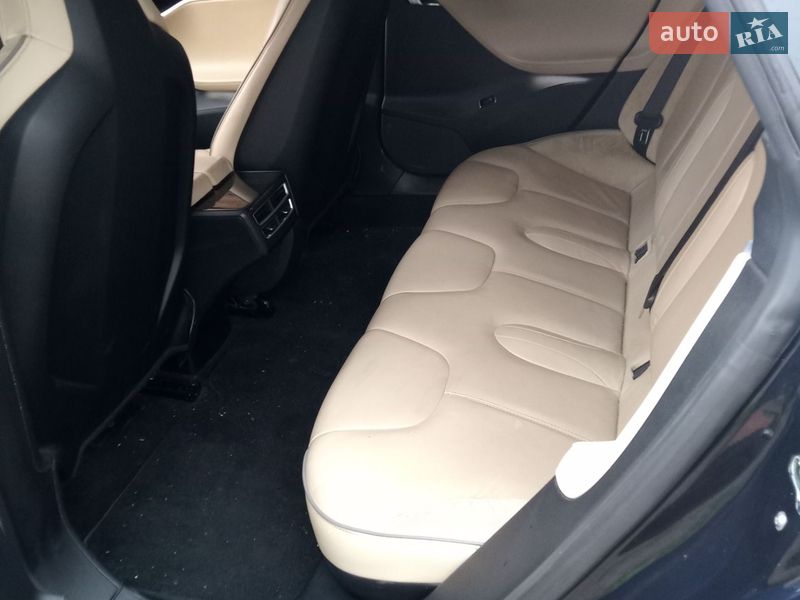 Ліфтбек Tesla Model S 2013 в Києві