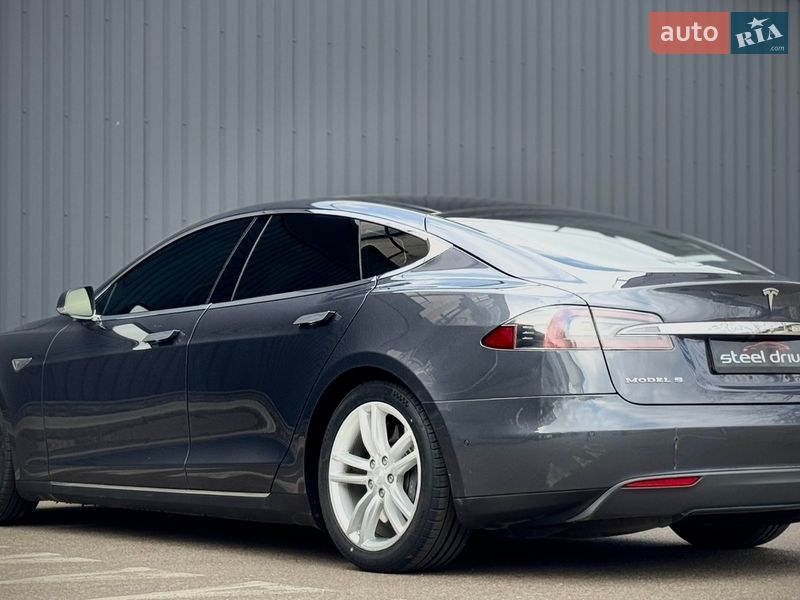 Ліфтбек Tesla Model S 2015 в Миколаєві