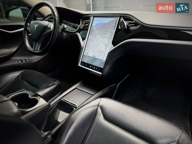Ліфтбек Tesla Model S 2015 в Миколаєві