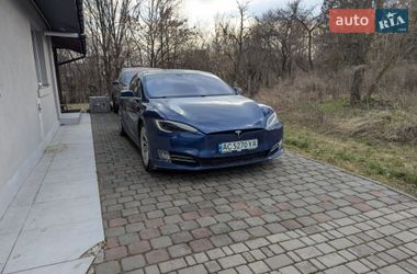 Лифтбек Tesla Model S 2016 в Луцке