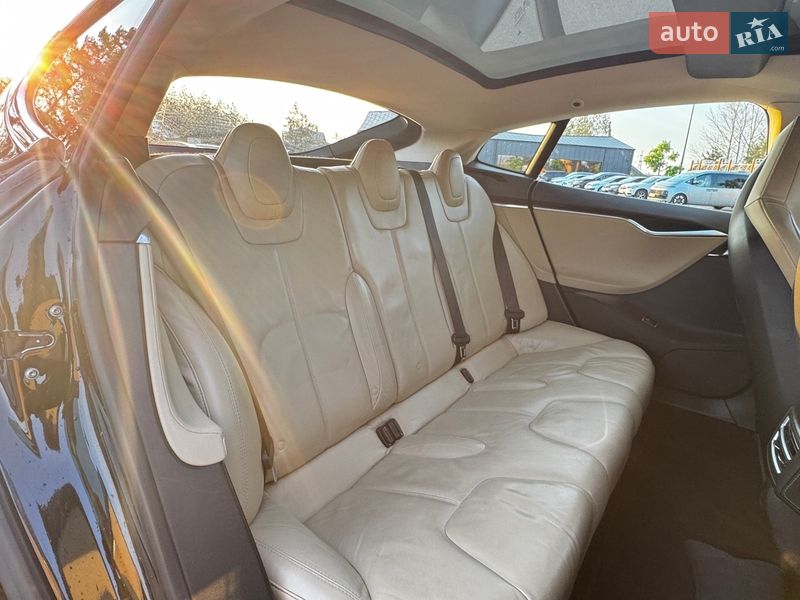 Лифтбек Tesla Model S 2014 в Киеве фото 15 Лифтбек Tesla Model S 2014 в Киеве