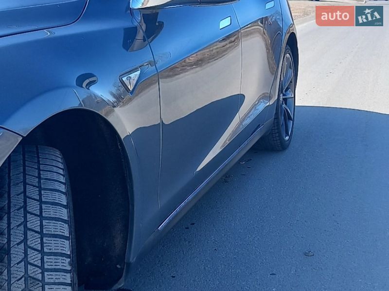 Лифтбек Tesla Model S 2014 в Умани