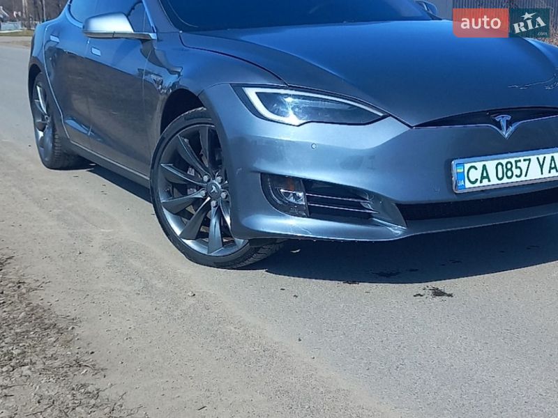 Лифтбек Tesla Model S 2014 в Умани