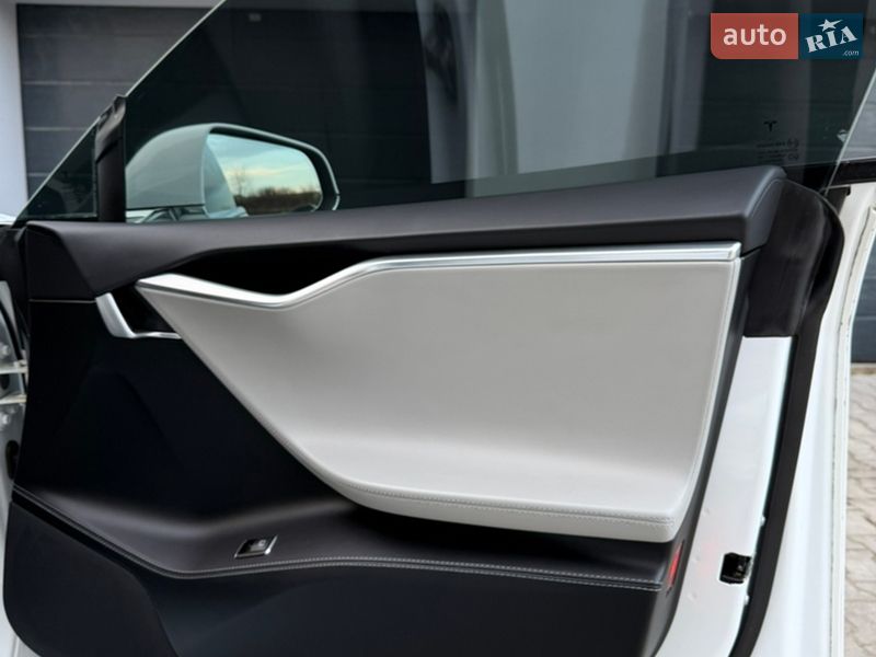Лифтбек Tesla Model S 2016 в Тернополе