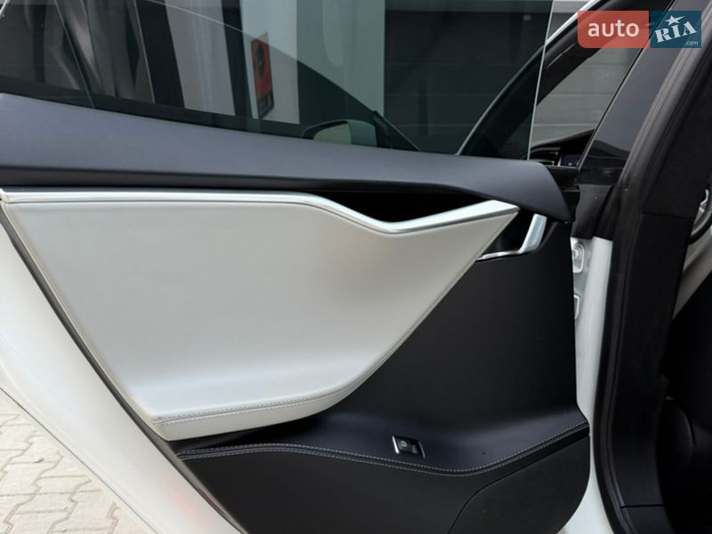 Лифтбек Tesla Model S 2016 в Тернополе