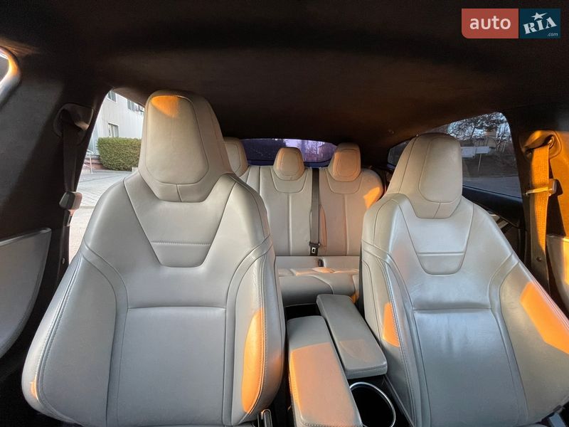 Лифтбек Tesla Model S 2015 в Луцке фото 13 Лифтбек Tesla Model S 2015 в Луцке