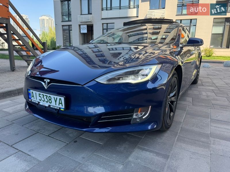Лифтбек Tesla Model S 2016 в Киеве