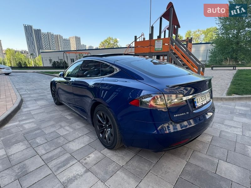 Лифтбек Tesla Model S 2016 в Киеве