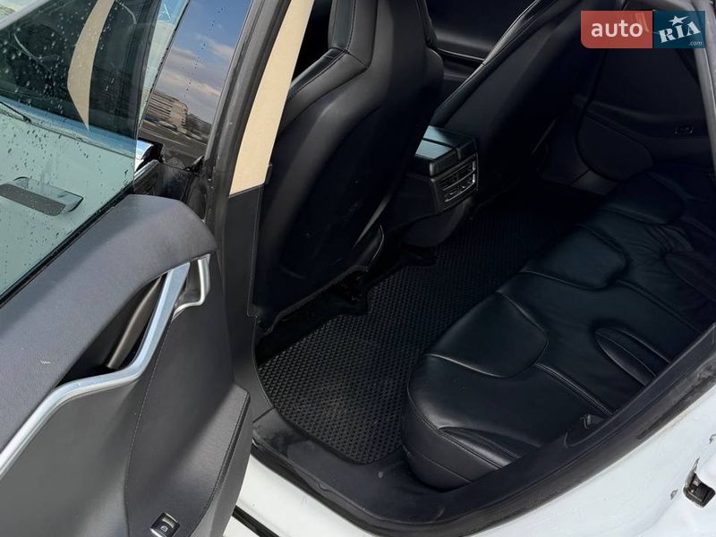 Лифтбек Tesla Model S 2013 в Киеве фото 12 Лифтбек Tesla Model S 2013 в Киеве
