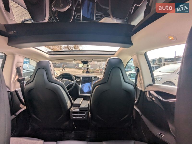 Лифтбек Tesla Model S 2015 в Львове фото 8 Лифтбек Tesla Model S 2015 в Львове