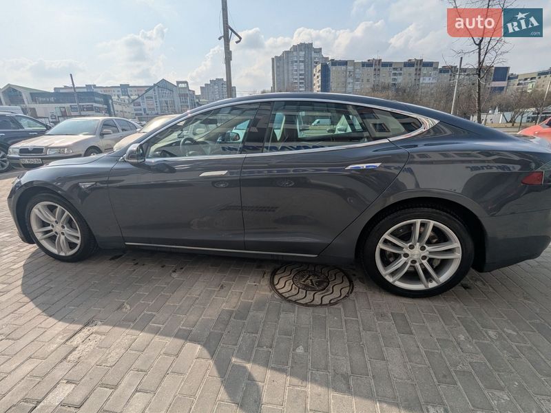 Лифтбек Tesla Model S 2015 в Львове фото 14 Лифтбек Tesla Model S 2015 в Львове