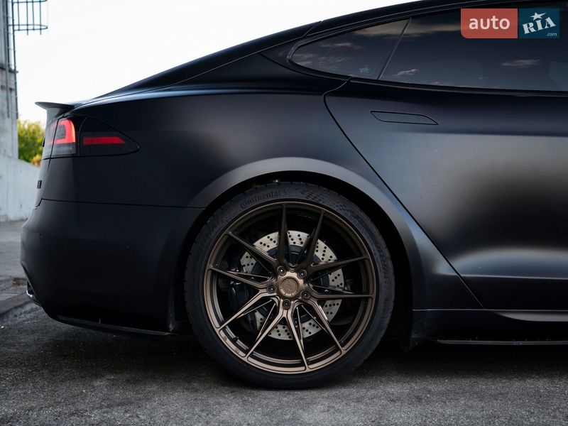 Лифтбек Tesla Model S 2021 в Киеве