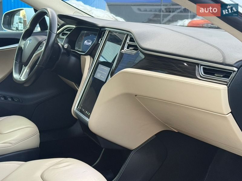 Ліфтбек Tesla Model S 2014 в Рівному фото 50 Ліфтбек Tesla Model S 2014 в Рівному