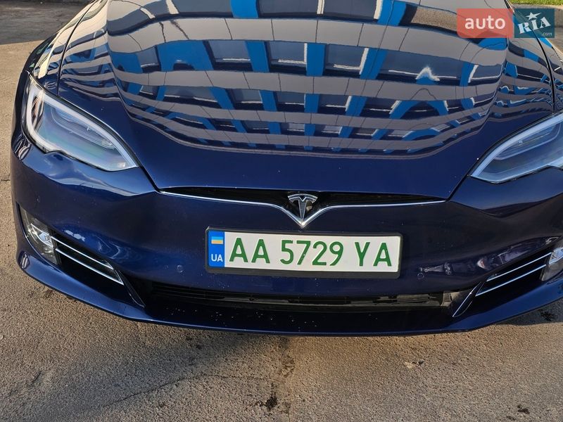 Лифтбек Tesla Model S 2017 в Киеве