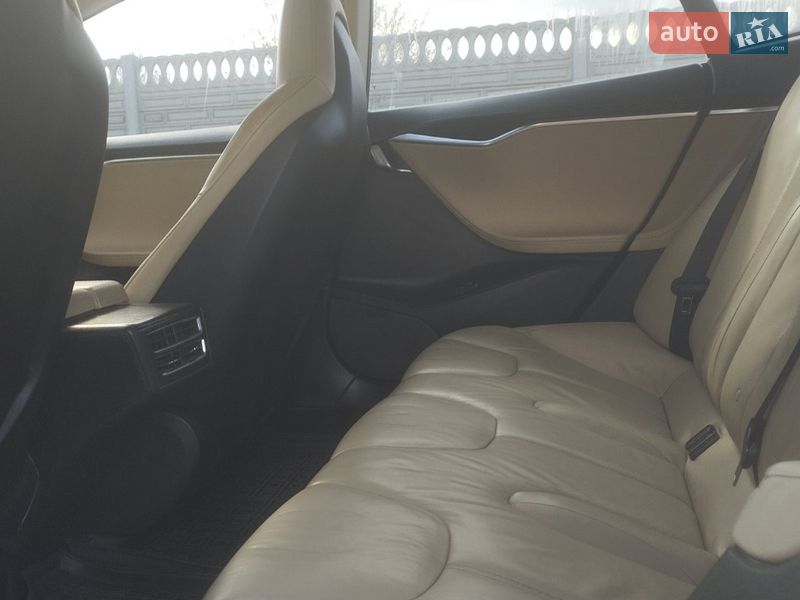 Лифтбек Tesla Model S 2013 в Ровно