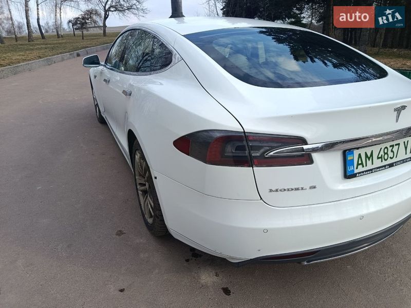 Лифтбек Tesla Model S 2014 в Житомире