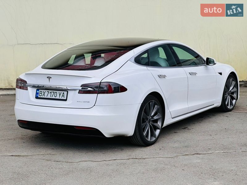 Лифтбек Tesla Model S 2019 в Киеве
