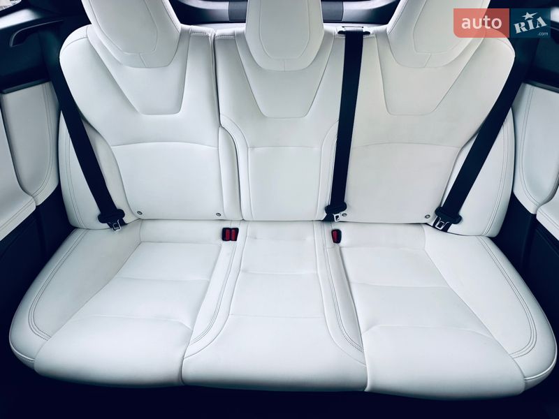 Лифтбек Tesla Model S 2019 в Киеве
