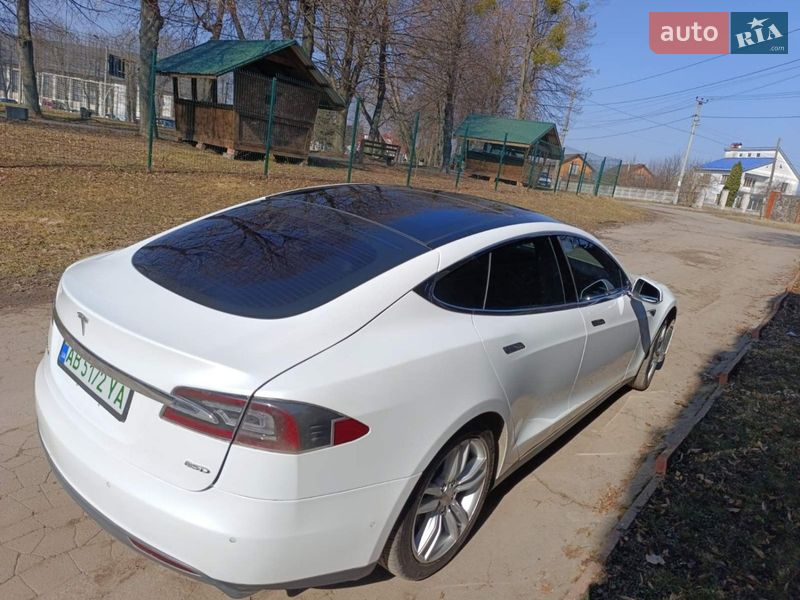 Ліфтбек Tesla Model S 2015 в Вінниці