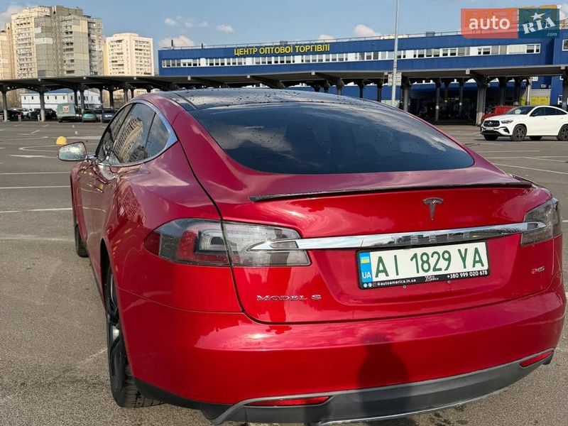 Лифтбек Tesla Model S 2013 в Киеве