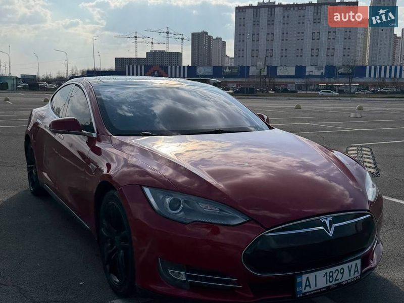 Лифтбек Tesla Model S 2013 в Киеве