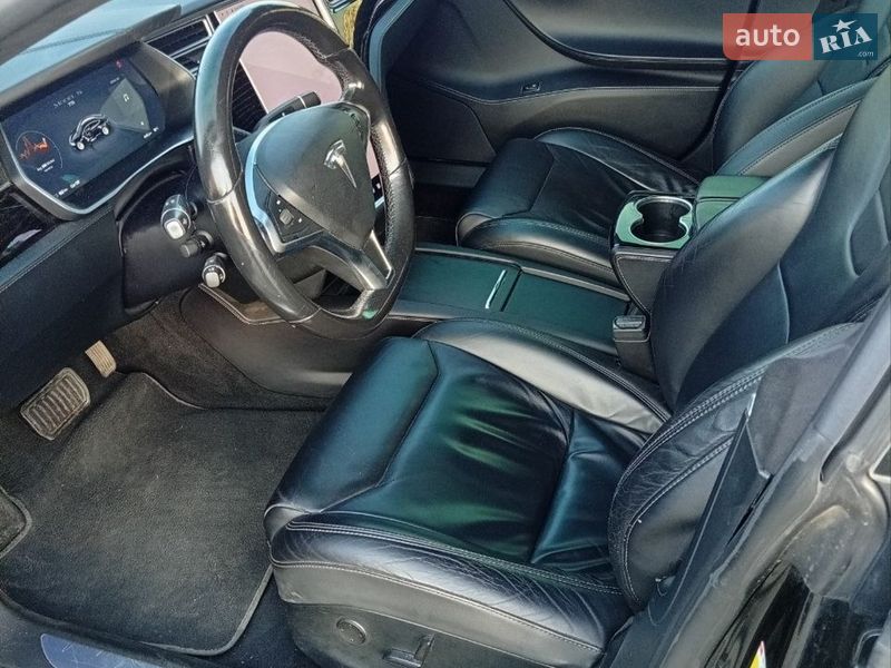 Лифтбек Tesla Model S 2017 в Киеве