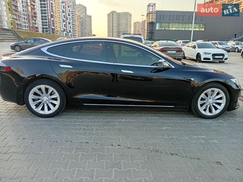 Лифтбек Tesla Model S 2017 в Киеве