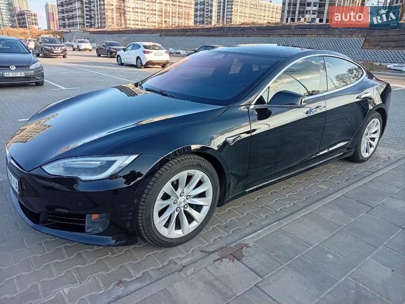 Лифтбек Tesla Model S 2017 в Киеве