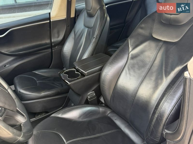 Лифтбек Tesla Model S 2013 в Львове